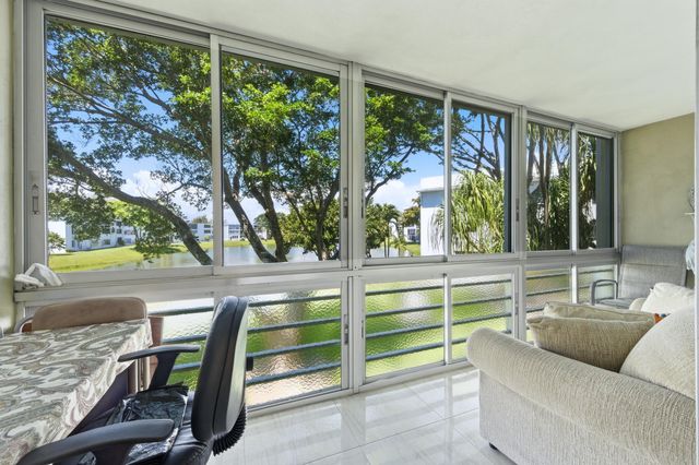 213 Wellington E, West Palm Beach, FL 33417