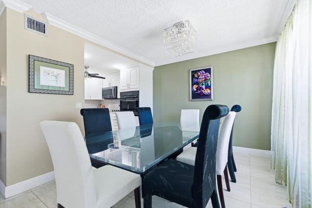 213 Wellington E, West Palm Beach, FL 33417