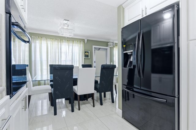 213 Wellington E, West Palm Beach, FL 33417