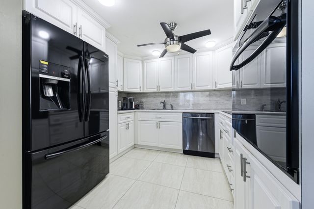 213 Wellington E, West Palm Beach, FL 33417