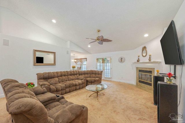 7220 Annandale Dr, Pensacola, FL 32526