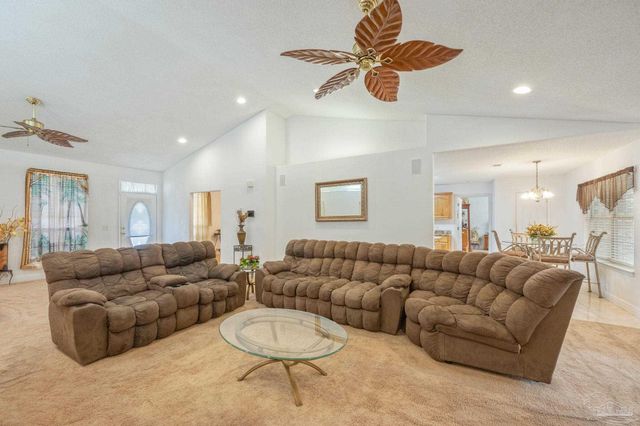 7220 Annandale Dr, Pensacola, FL 32526