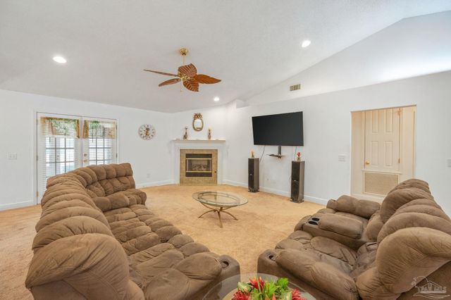 7220 Annandale Dr, Pensacola, FL 32526