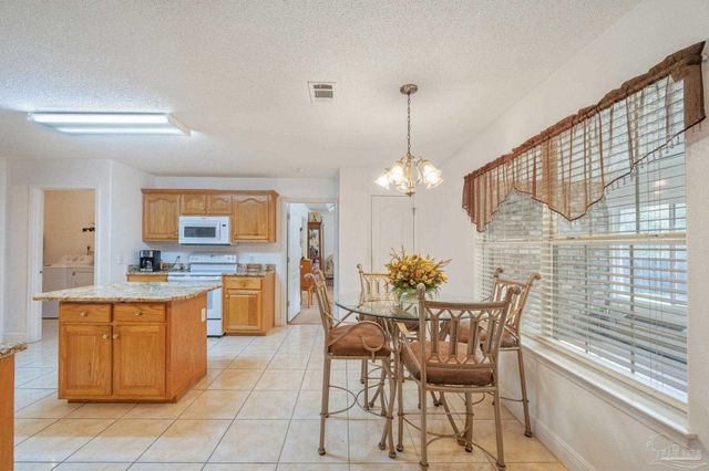 7220 Annandale Dr, Pensacola, FL 32526