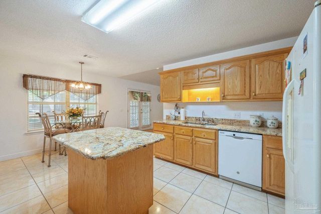 7220 Annandale Dr, Pensacola, FL 32526