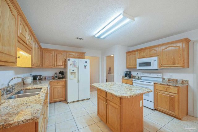 7220 Annandale Dr, Pensacola, FL 32526