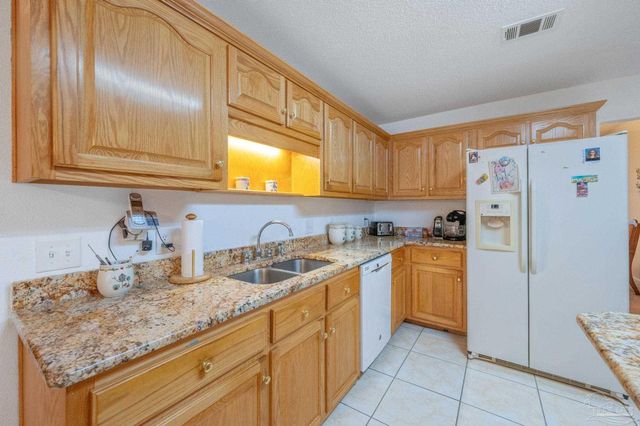 7220 Annandale Dr, Pensacola, FL 32526