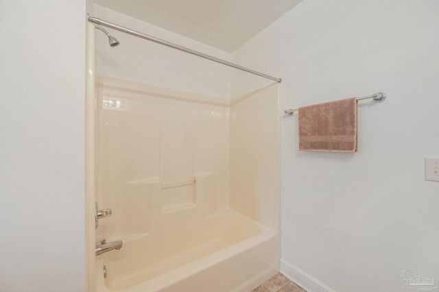 7220 Annandale Dr, Pensacola, FL 32526