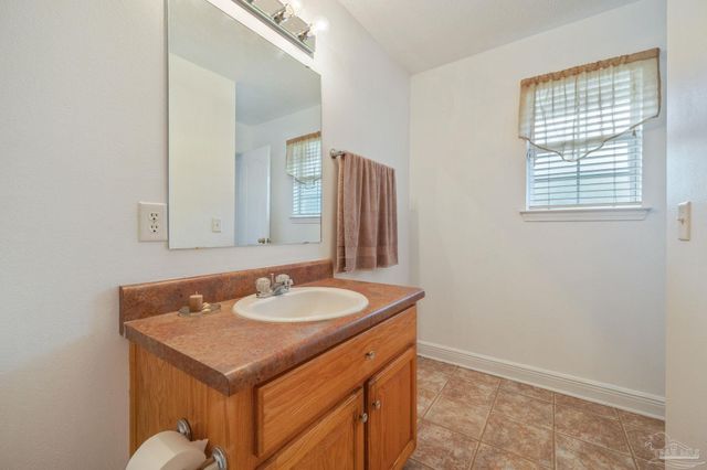 7220 Annandale Dr, Pensacola, FL 32526