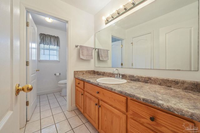 7220 Annandale Dr, Pensacola, FL 32526