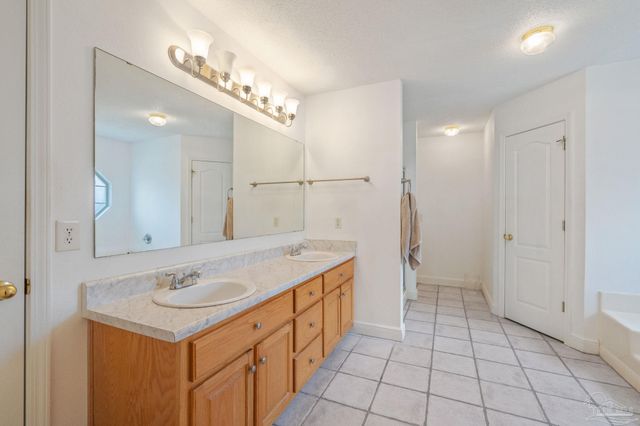 7220 Annandale Dr, Pensacola, FL 32526