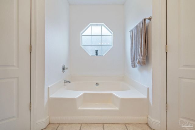 7220 Annandale Dr, Pensacola, FL 32526