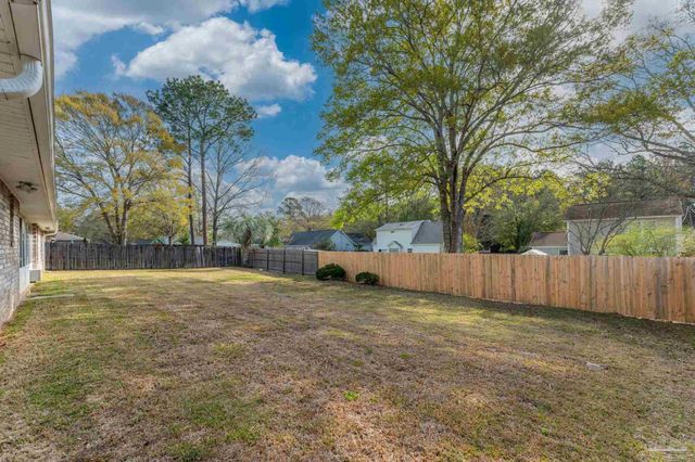 7220 Annandale Dr, Pensacola, FL 32526