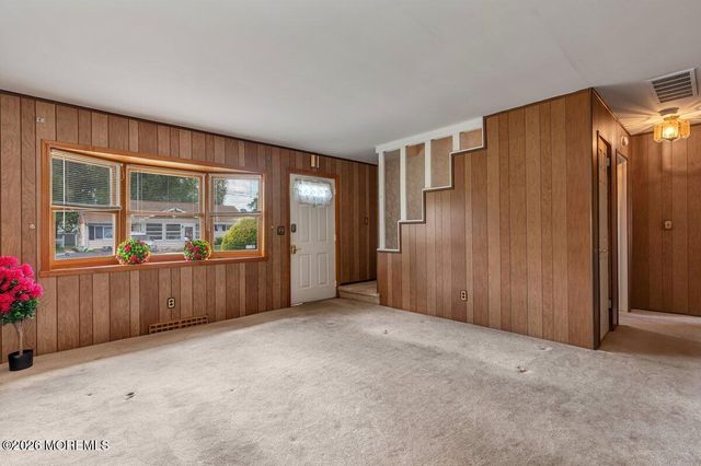 5 Redwood Terrace, Hazlet, NJ 07730