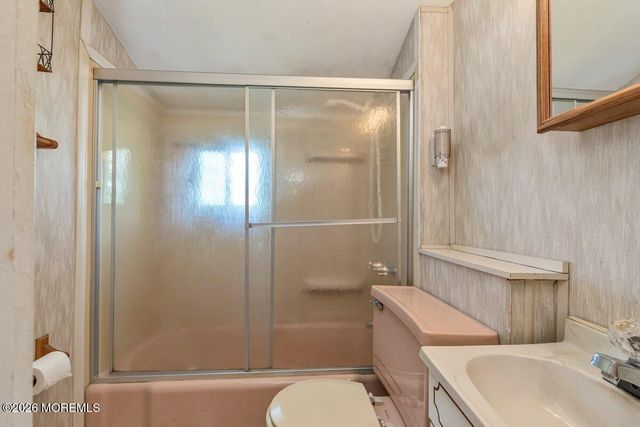 5 Redwood Terrace, Hazlet, NJ 07730