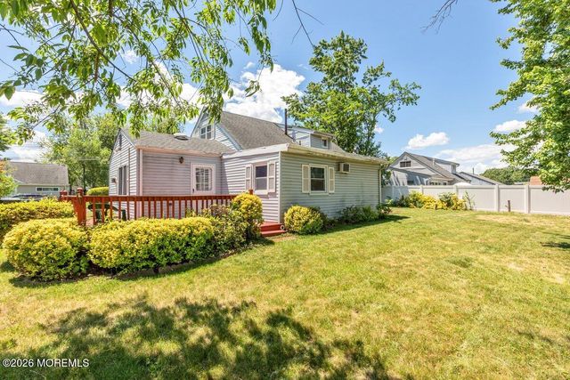 5 Redwood Terrace, Hazlet, NJ 07730