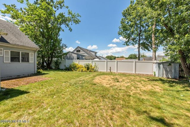 5 Redwood Terrace, Hazlet, NJ 07730