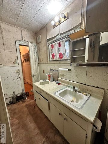 365 S Capital Avenue, Idaho Falls, ID 83402
