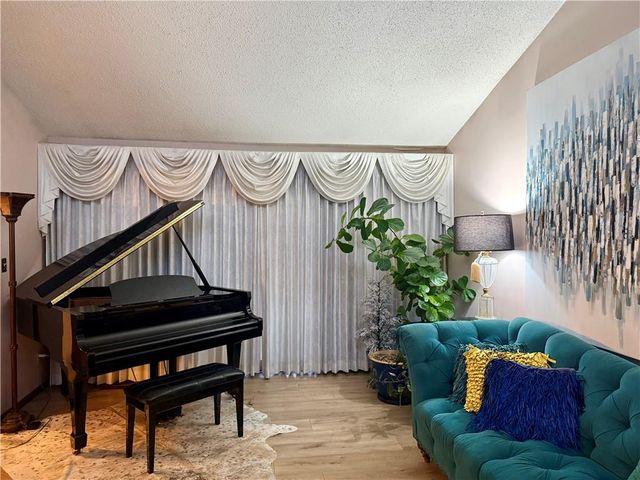 2001 E 60th Terrace, Kansas City, MO 64130