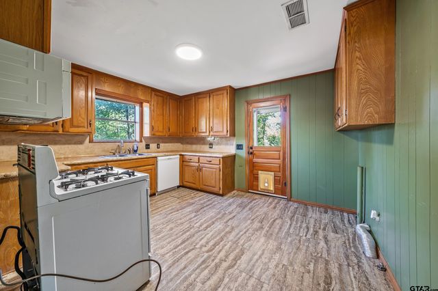 2622 Oak Ln, Tyler, TX 75701