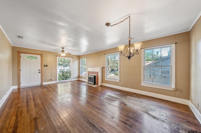 2622 Oak Ln, Tyler, TX 75701