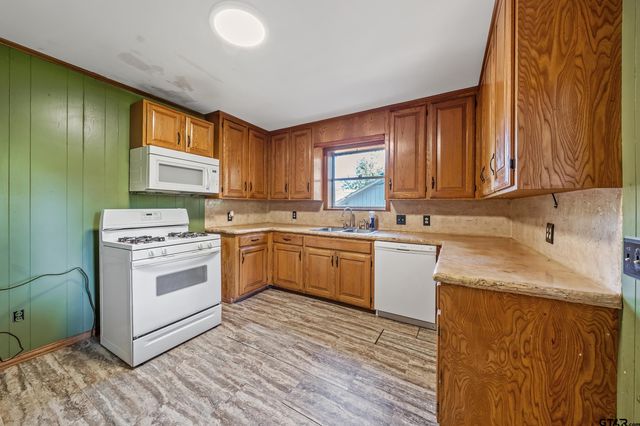 2622 Oak Ln, Tyler, TX 75701