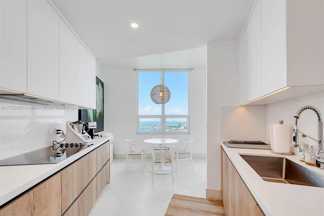 848 Brickell Key Dr 4002, Miami, FL 33131