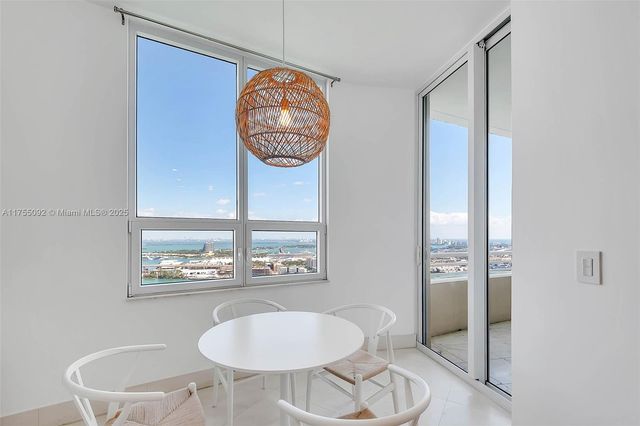 848 Brickell Key Dr 4002, Miami, FL 33131