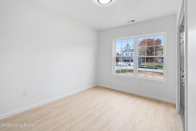 6715 Memory Ln, Louisville, KY 40258