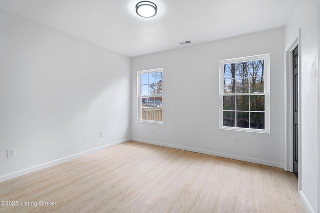 6715 Memory Ln, Louisville, KY 40258