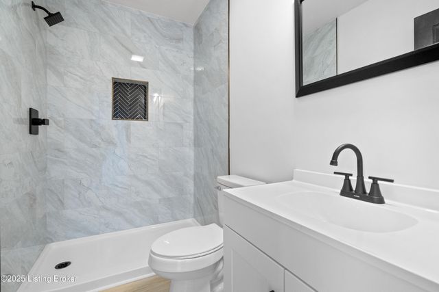 6715 Memory Ln, Louisville, KY 40258