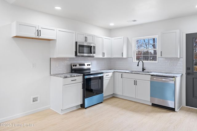 6715 Memory Ln, Louisville, KY 40258