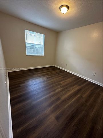 1661 SE 28th St 101, Homestead, FL 33035