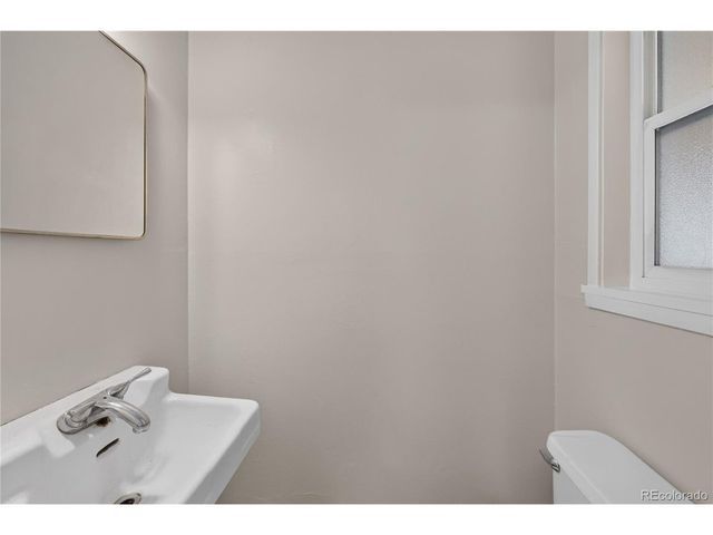 1160 Vaughn St, Aurora, CO 80011
