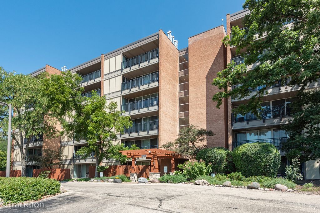 5950 Oakwood Drive 1H, Lisle, IL 60532