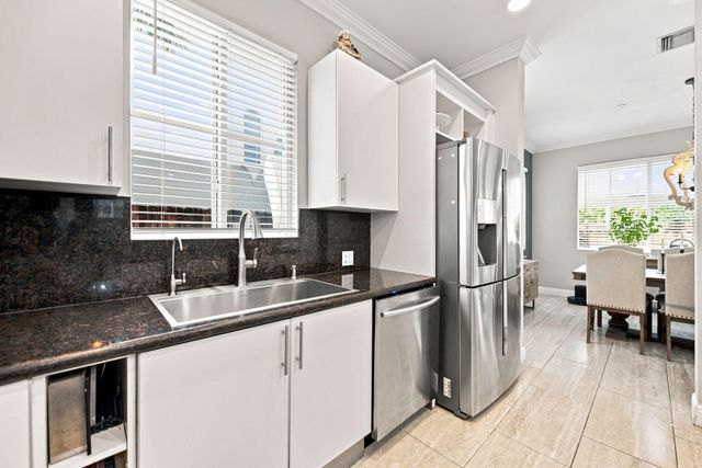 633 NE 11TH Avenue, Fort Lauderdale, FL 33304