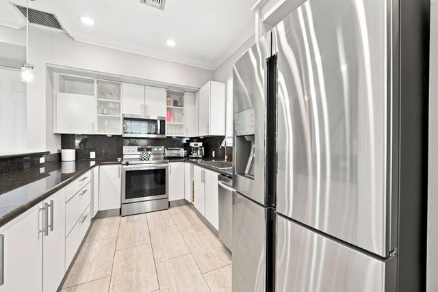 633 NE 11TH Avenue, Fort Lauderdale, FL 33304