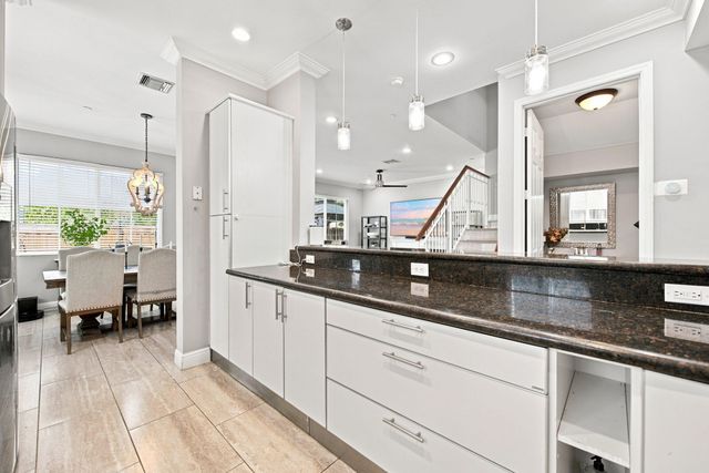 633 NE 11TH Avenue, Fort Lauderdale, FL 33304