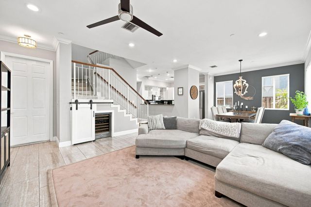 633 NE 11TH Avenue, Fort Lauderdale, FL 33304
