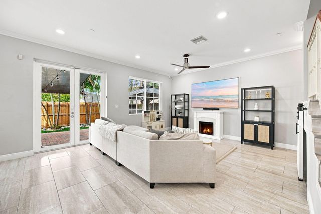 633 NE 11TH Avenue, Fort Lauderdale, FL 33304