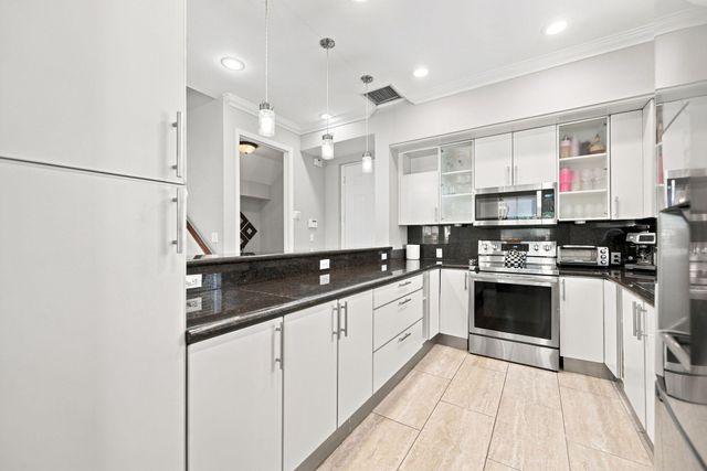 633 NE 11TH Avenue, Fort Lauderdale, FL 33304
