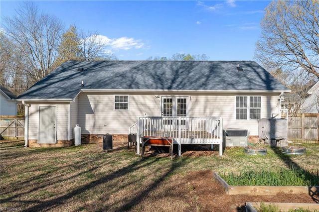 3016 Karlingdale Drive, Greensboro, NC 27455