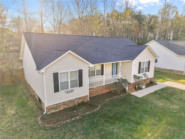 3016 Karlingdale Drive, Greensboro, NC 27455