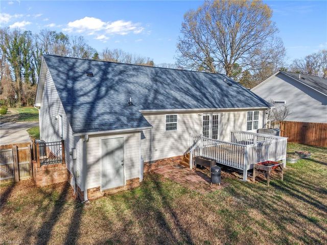 3016 Karlingdale Drive, Greensboro, NC 27455