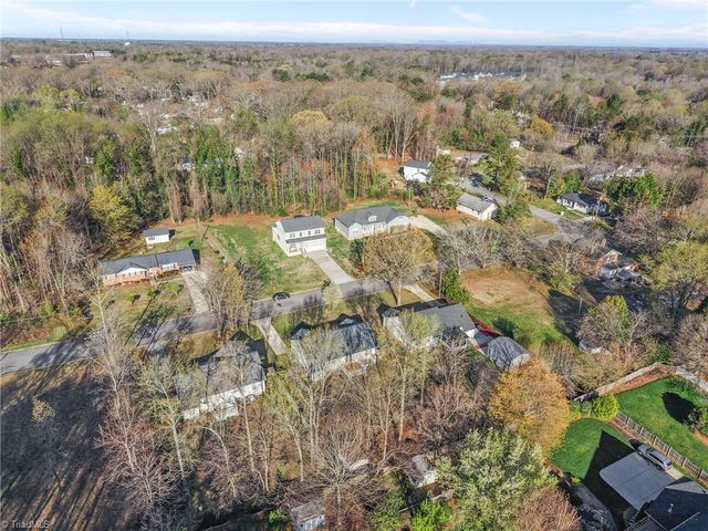 3016 Karlingdale Drive, Greensboro, NC 27455