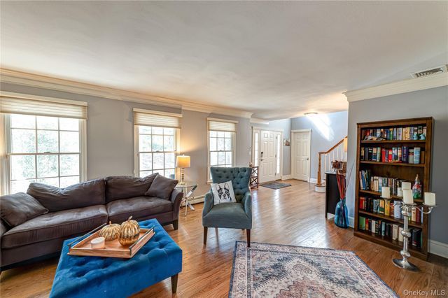 107A Scraggy Hill Road, Port Jefferson, NY 11777