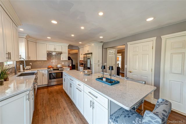 107A Scraggy Hill Road, Port Jefferson, NY 11777