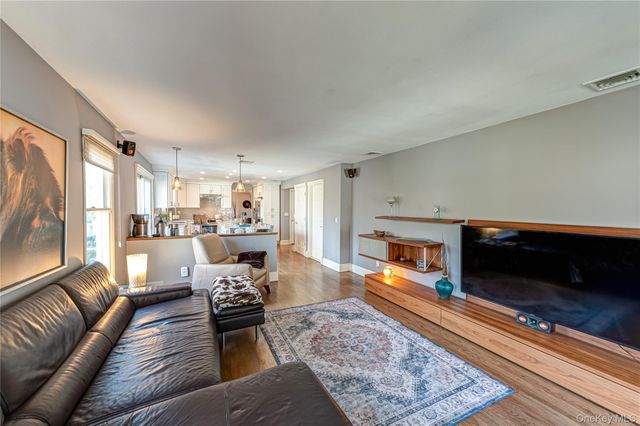 107A Scraggy Hill Road, Port Jefferson, NY 11777