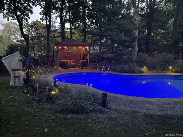 107A Scraggy Hill Road, Port Jefferson, NY 11777