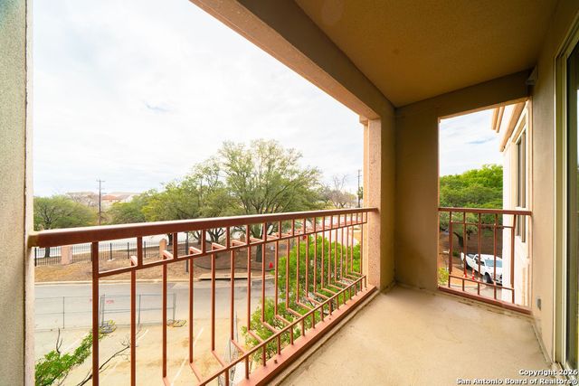 1 Towers Park Ln Apt 212, San Antonio, TX 78209